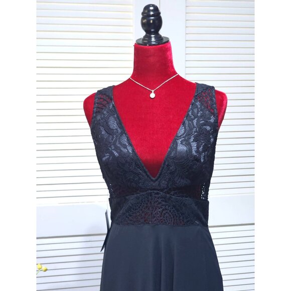 NWT Marciano Womens Black Lace Maxi Dress Sheer Overlay & Deep V-Neck Sz 6 2562 - Picture 2 of 11